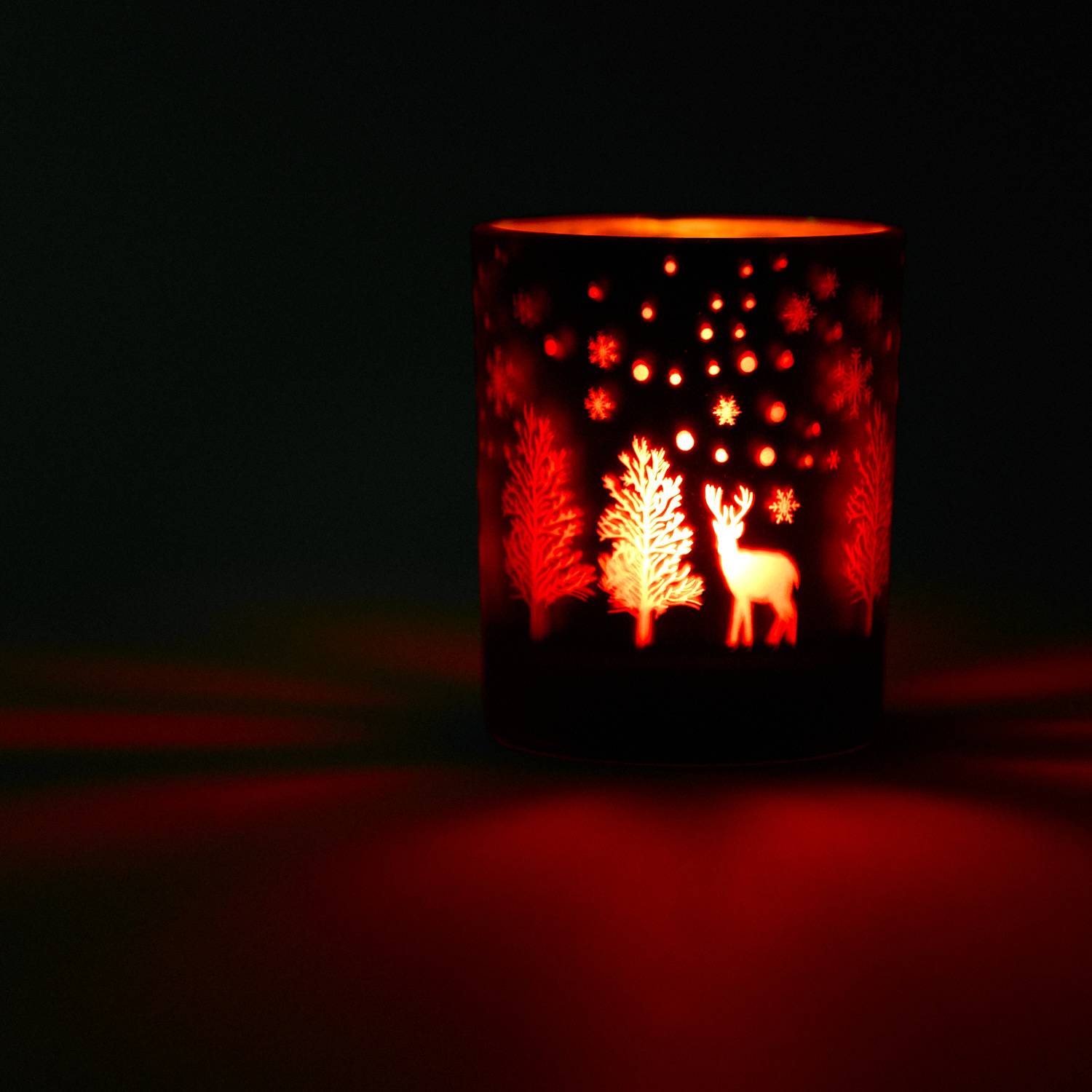 Red Christmas Vibes Scented Candle — 200ml of Holiday Magic